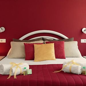 Zimmer mit Kingsize-Bett
